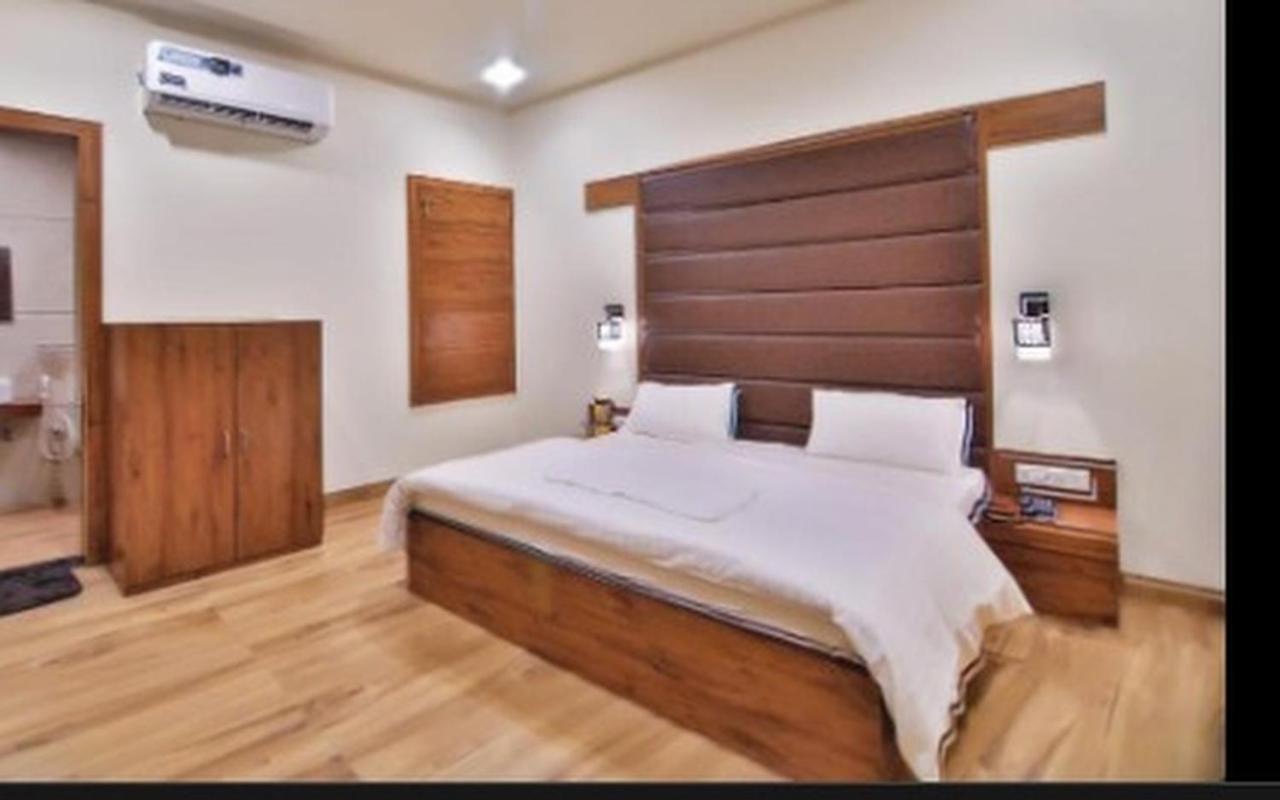 Hotel B P Emerald Mathura Dış mekan fotoğraf