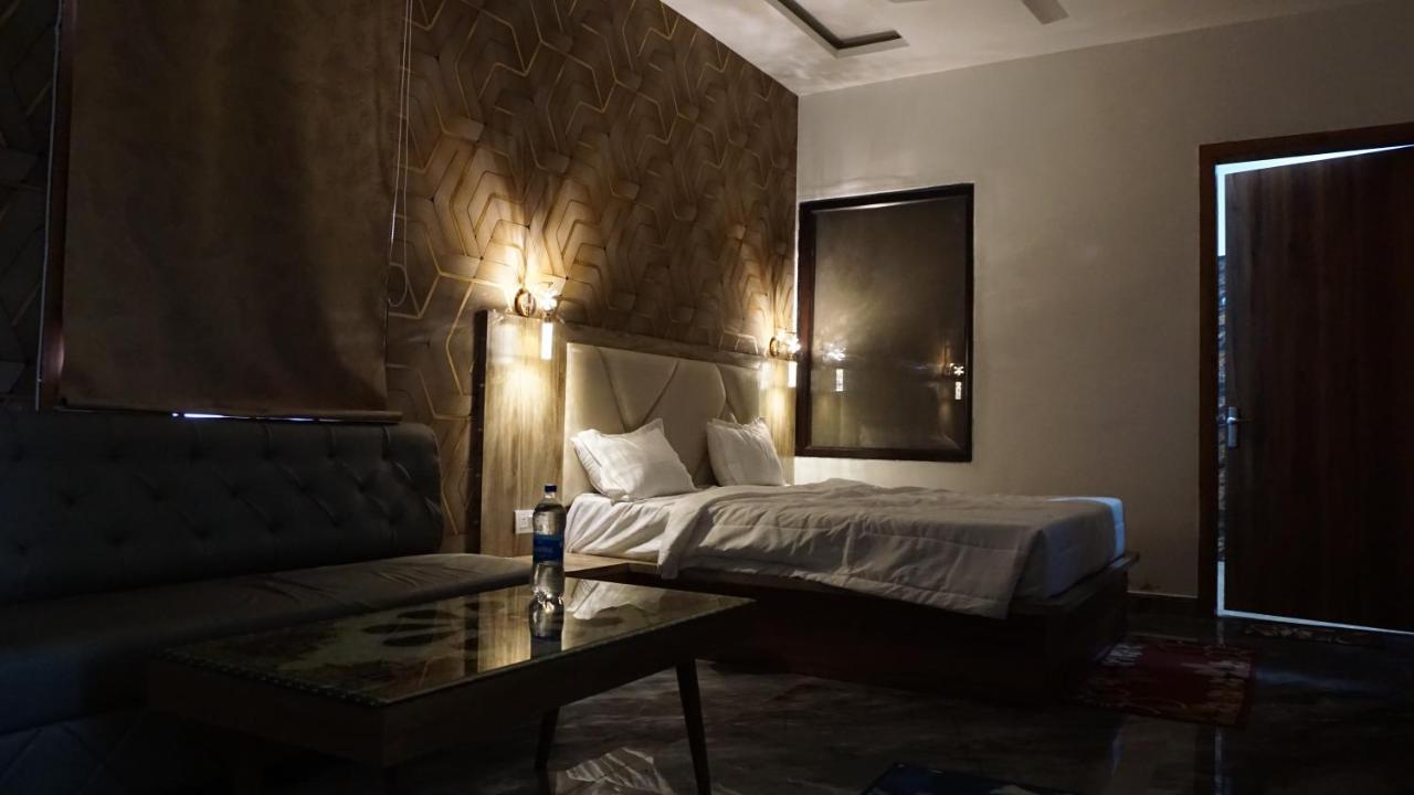 Hotel B P Emerald Mathura Dış mekan fotoğraf