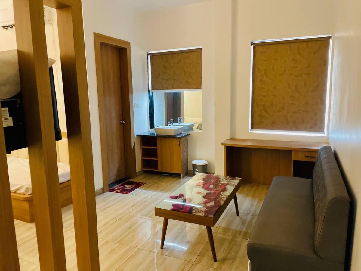 Hotel B P Emerald Mathura Dış mekan fotoğraf
